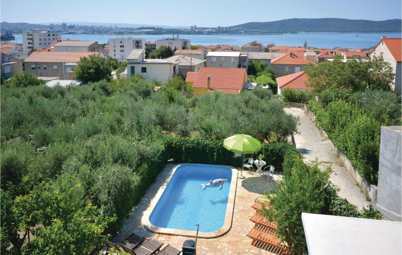 1 Bedroom Nice Apartment In Kastel Sucurac Kaštela Extérieur photo