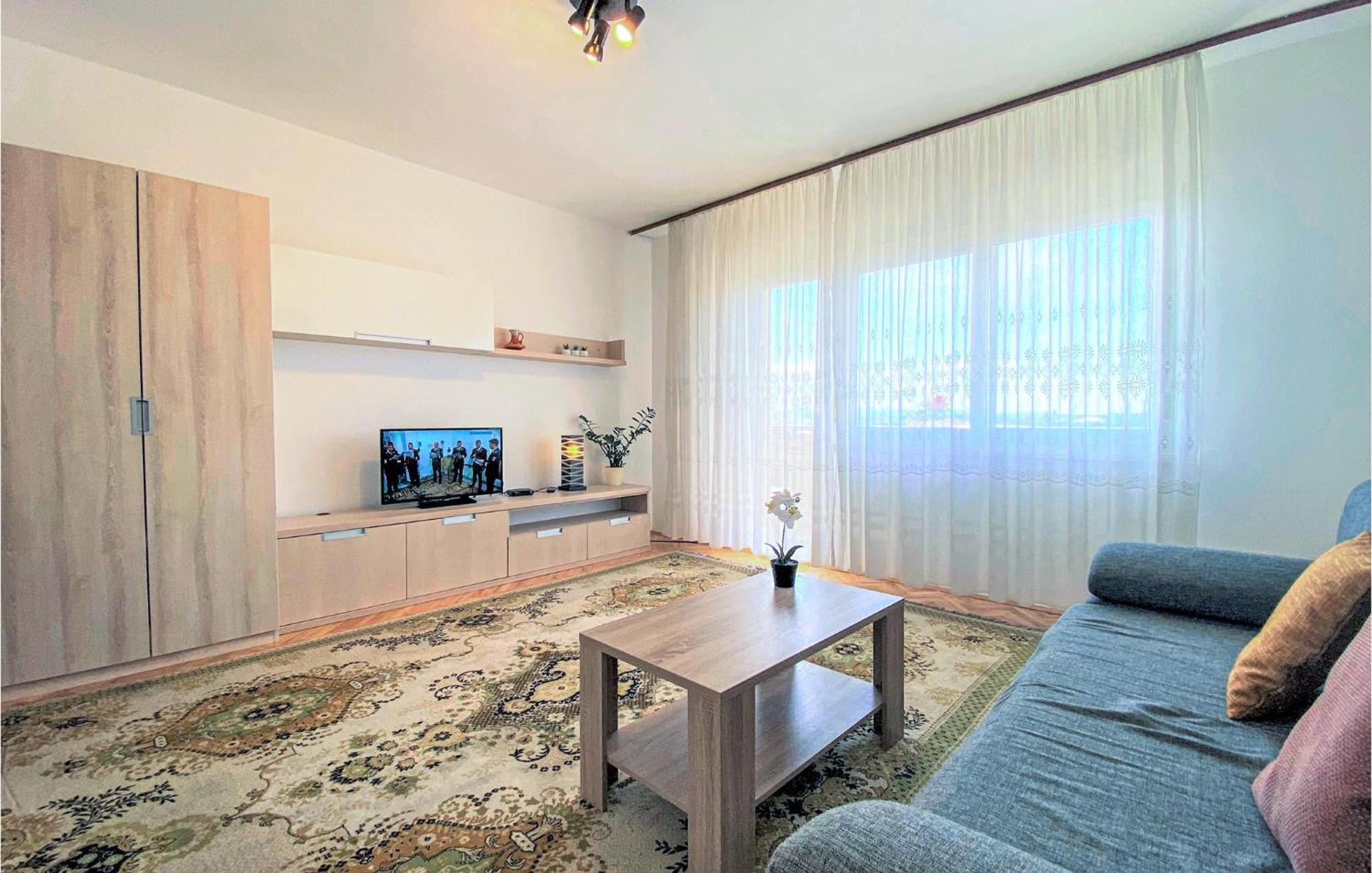 1 Bedroom Nice Apartment In Kastel Sucurac Kaštela Extérieur photo